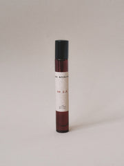 Parfum Les Archives no i.d en 15ml – flacon en verre fumé rouge, photographie produit.